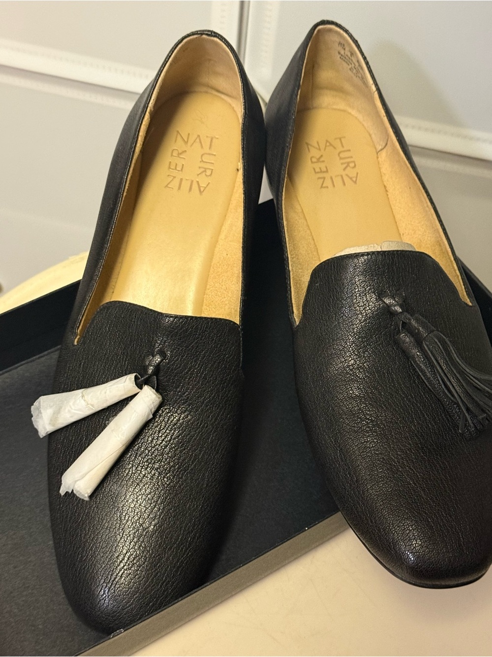 Naturalized black leather loafers